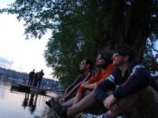 Praga dal fiume e tre italiani 